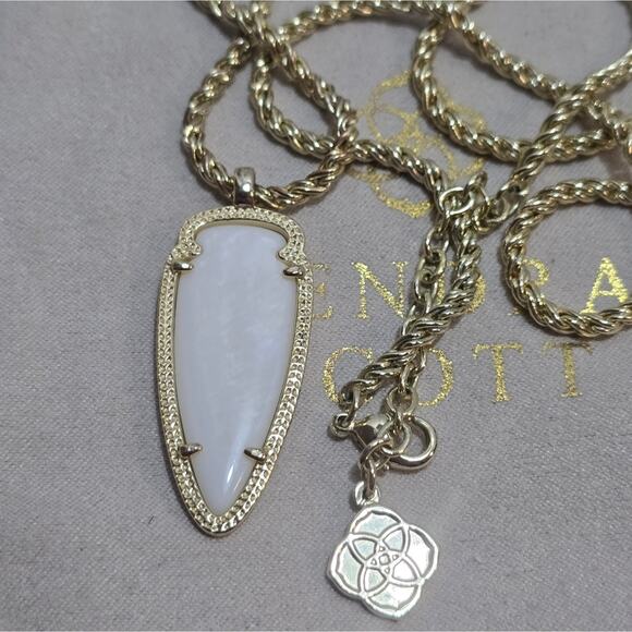 Kendra Scott MOP Shaylee Necklace White Mother Of Pearl Birthstone Arrow Pendant - Picture 1 of 7